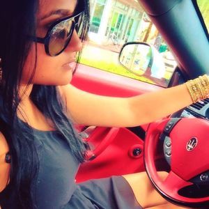 Meet your Posher, Ay